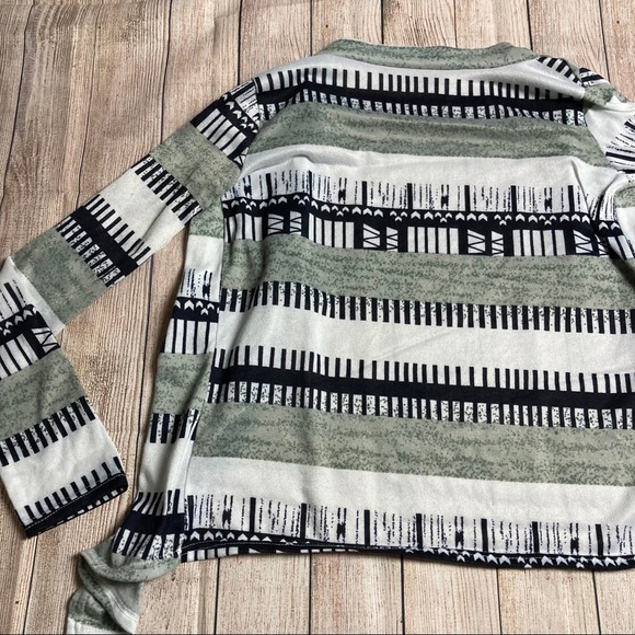 Lightweight Patterned Cardigan - Picture 10 of 12